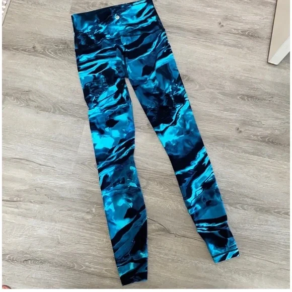 lululemon athletica Blue Patterned Leggings - Picture 4 of 16